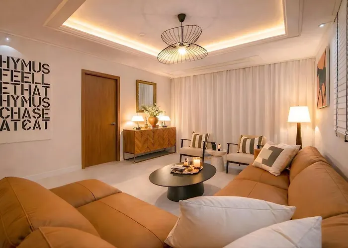 Luxury Penthouse With Private Gym, Steps To Metro 아파트