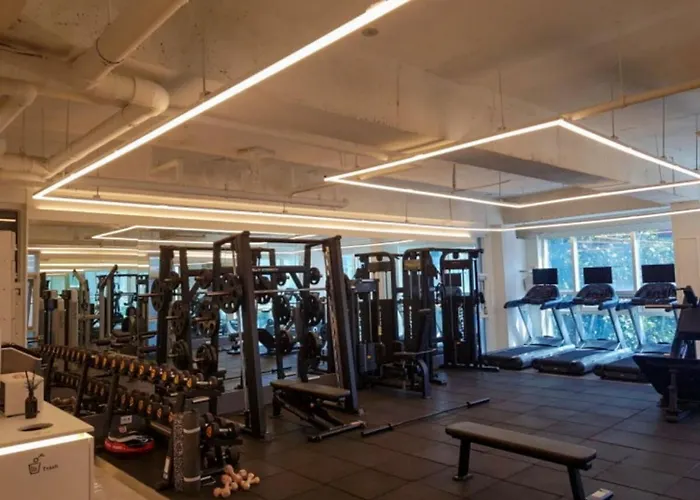 Luxury Penthouse With Private Gym, Steps To Metro
