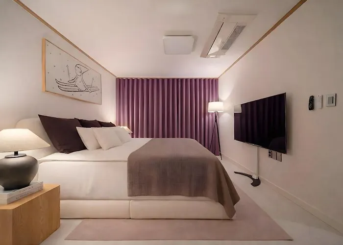 Luxury Penthouse With Private Gym, Steps To Metro 아파트