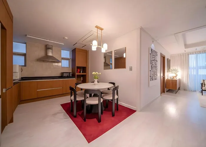 Luxury Penthouse With Private Gym, Steps To Metro *