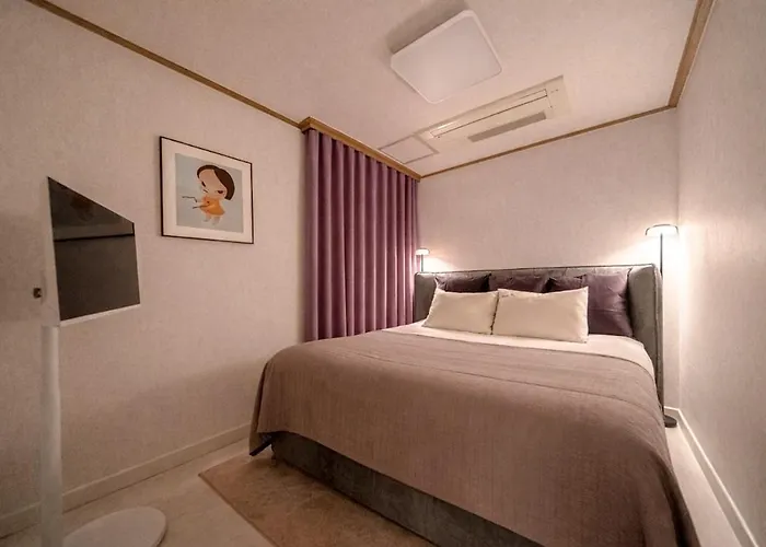 Luxury Penthouse With Private Gym, Steps To Metro *