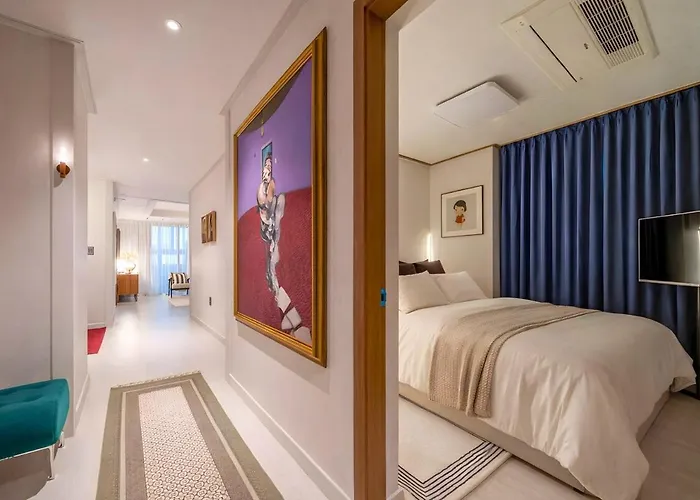 Luxury Penthouse With Private Gym, Steps To Metro *